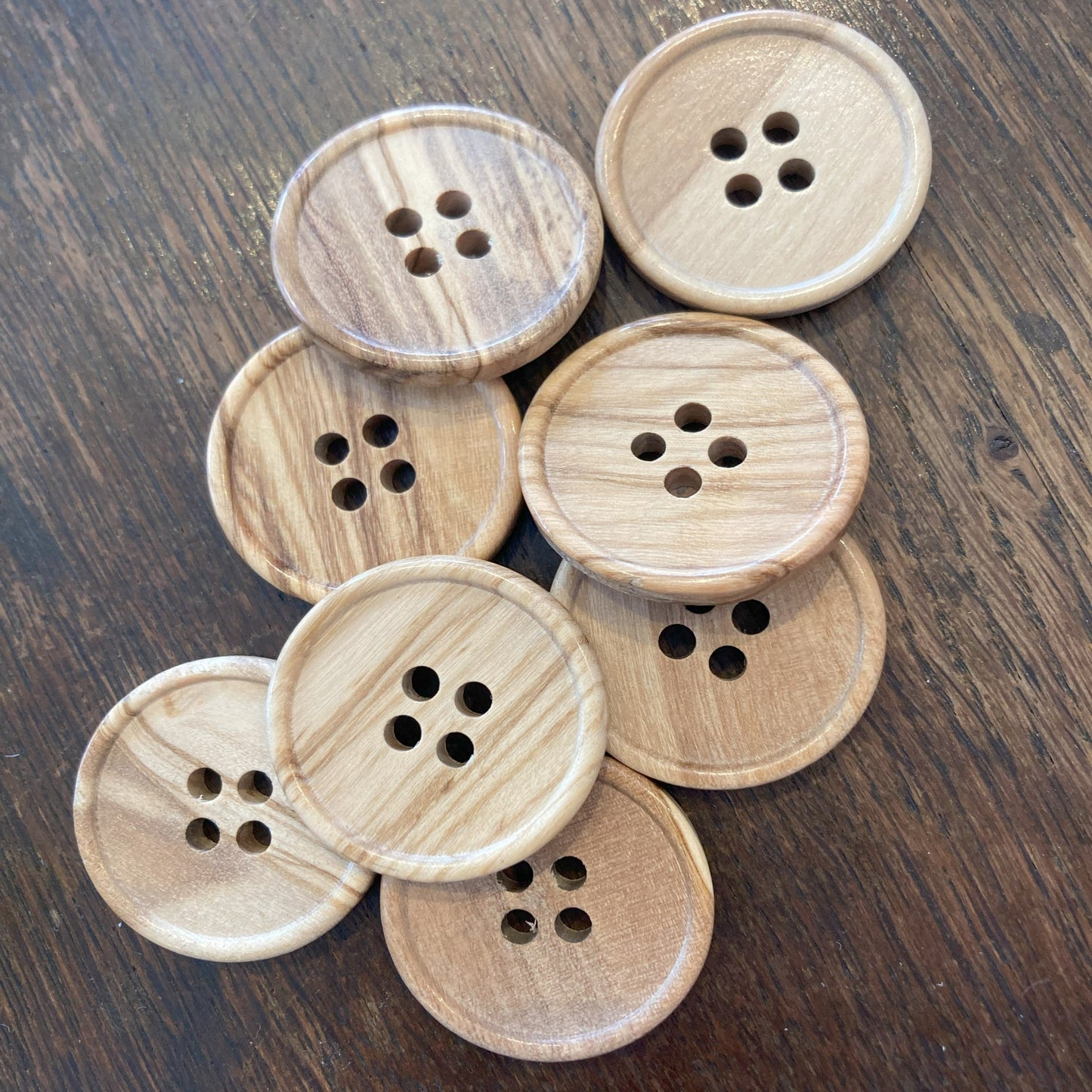 Oliven træ knap med 4 huller 30mm