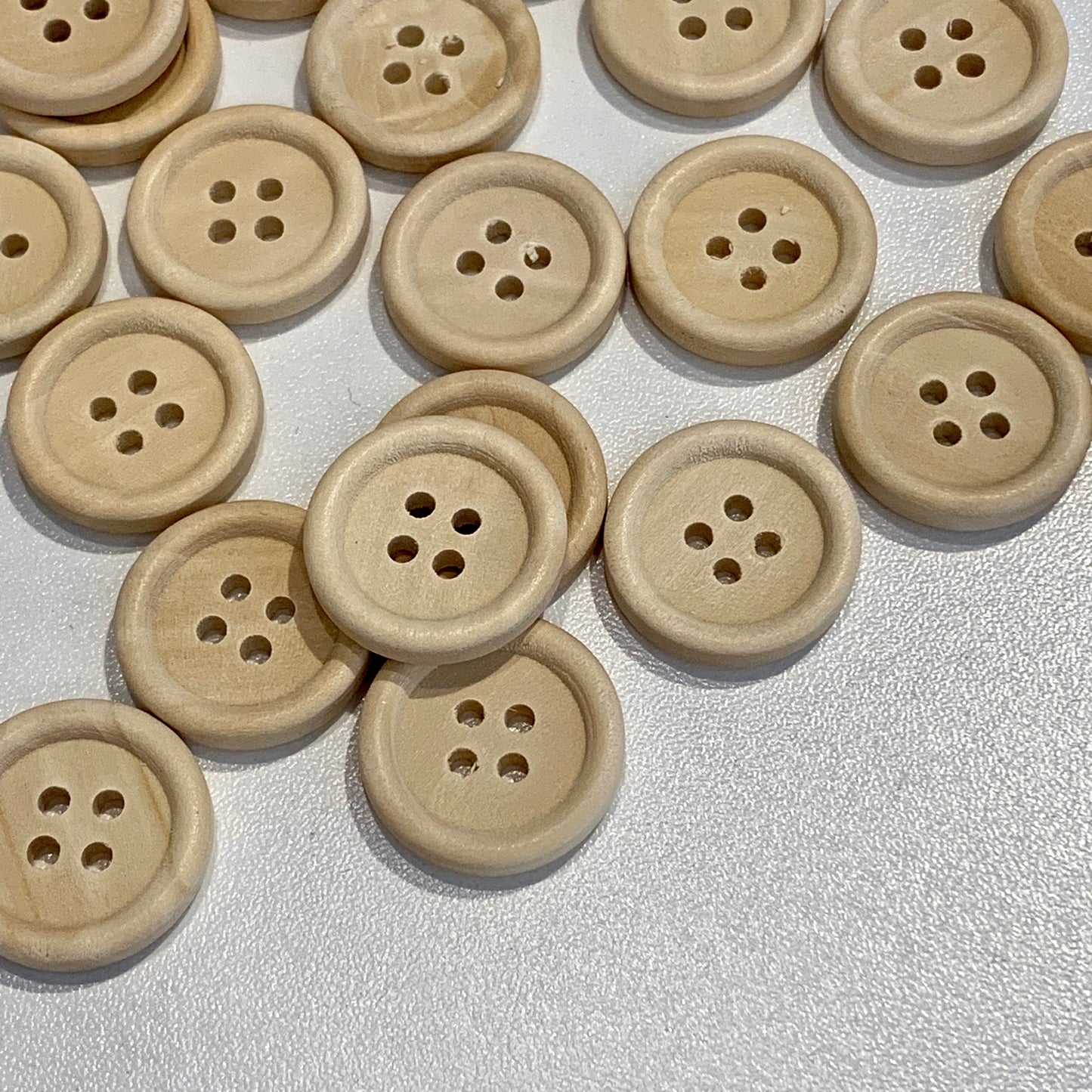 Lys træ knap 20 mm